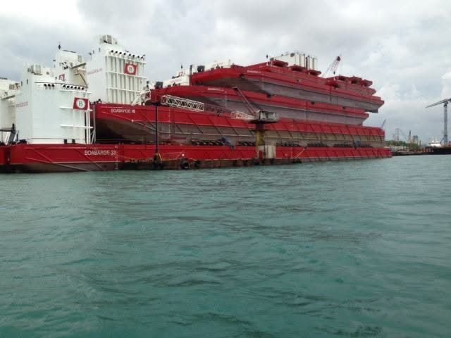 Boabarge heavy-lift transport barge