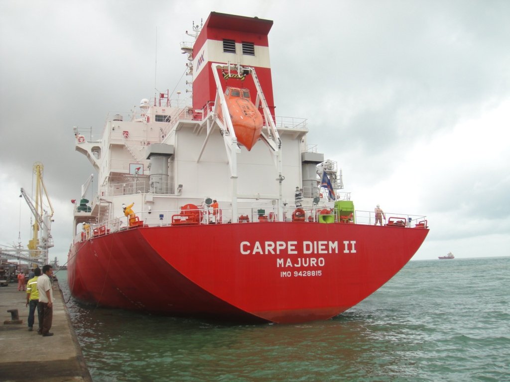 Bulk carrier Carpe Diem II at berth